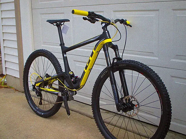 New Build Custom - Full Carbon GT Helion - 27.5 - Small - XT M8000 - Must see